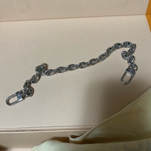 1️⃣3️⃣0️⃣0️⃣ Brand new authentic Louis Vuitton pouchette - Picture 8 of 9